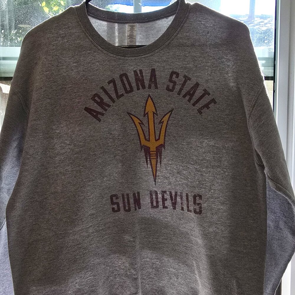 📣Arizona State University Sun Devils Sweatshirt – Size Medium (UNISEX)